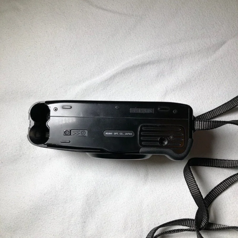 Pentax IQ Zoom 700 35mm film camera ***PARTS ONLY ***